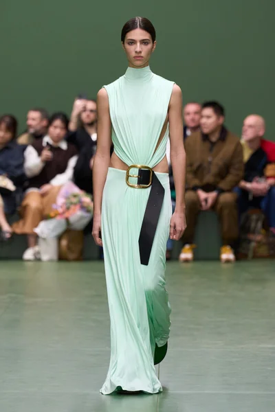 Look 3